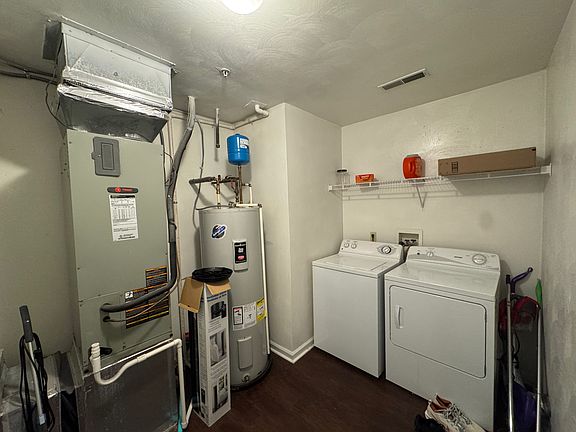 3rd image of 1201 Patrick Henry Dr APT A