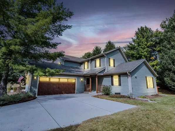 N26W26388 Quail Hollow ROAD #A, Pewaukee, WI 53072