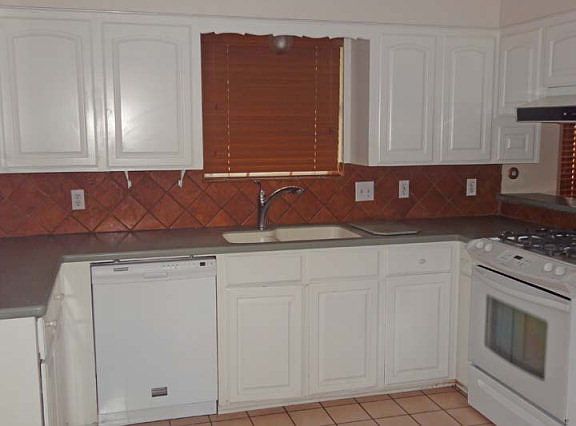 4th image of 210 Flag Dr W