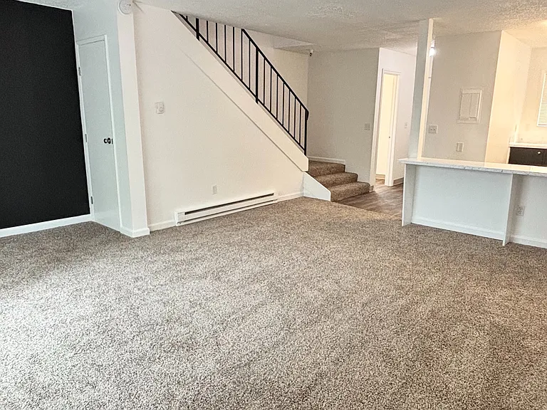 1200 E Powell Blvd #10 — Photo 1