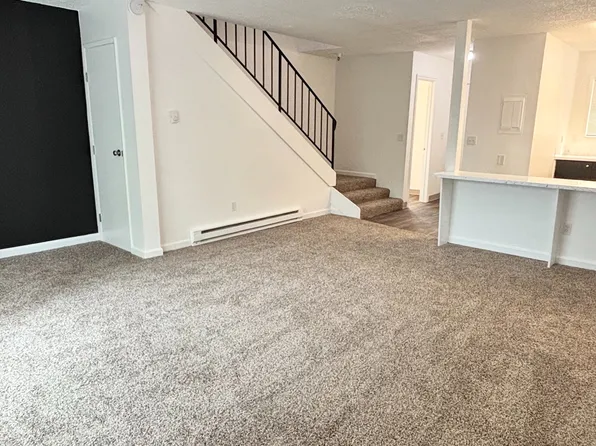 1200 E Powell Blvd APT 10, Gresham, OR 97030