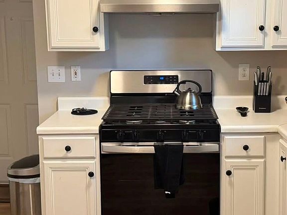 2nd image of 3405 Endicott Ln