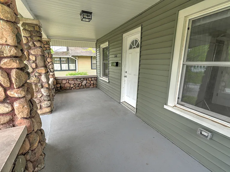 516 N Logan St — Photo 3