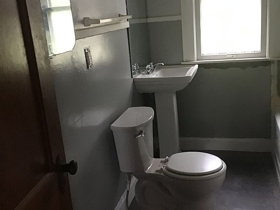 3rd image of 215 S East St