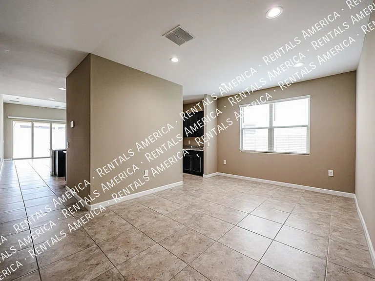 30044 W Avalon Dr — Photo 6