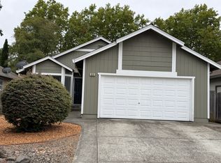 828 Bond Pl, Windsor, CA 95492