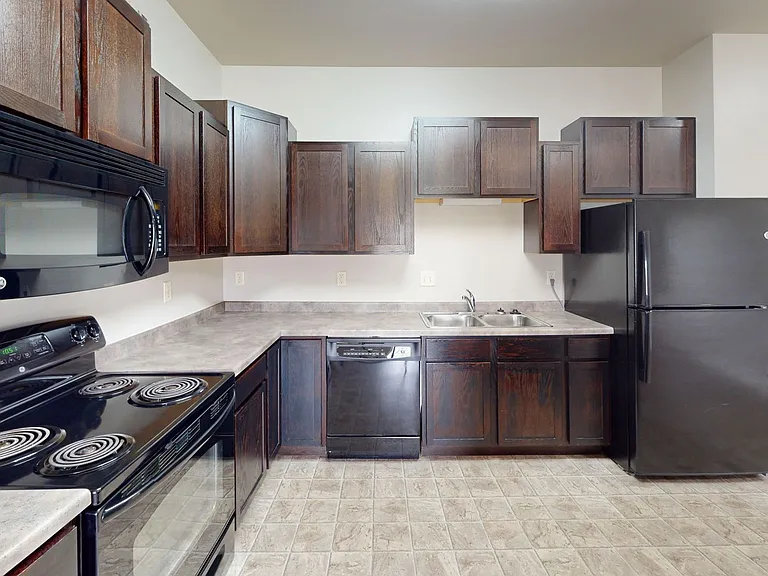 Crystal Creek Apartments — Photo 43