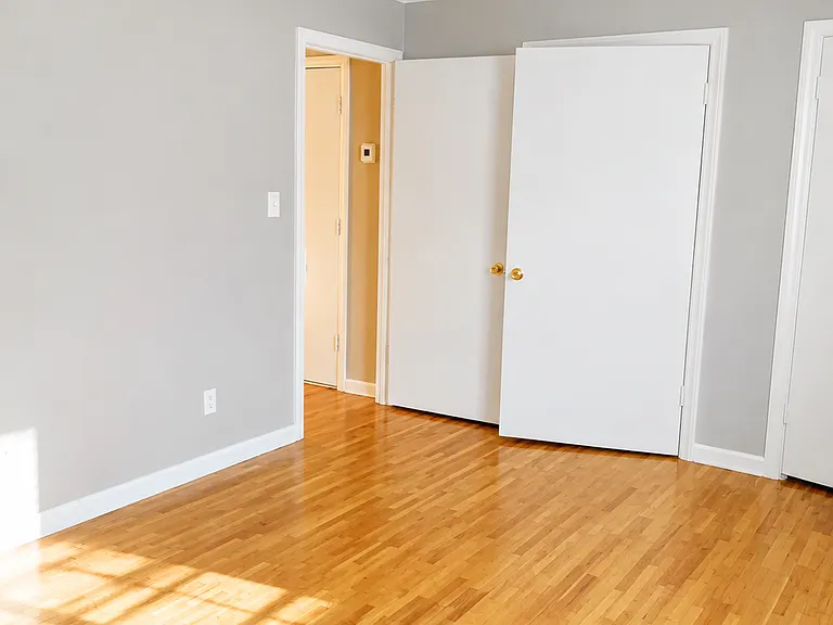 130 College St — Photo 8