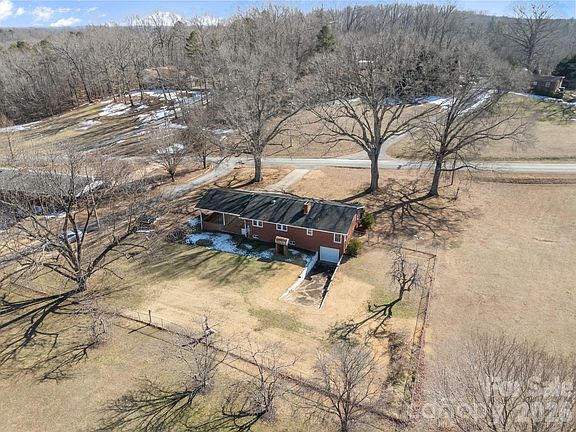 3rd image of 33633 Mann Rd