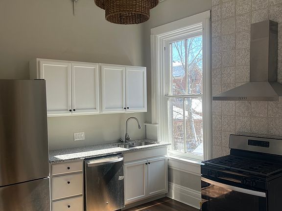 3rd image of 2414 Ashland Ave #2