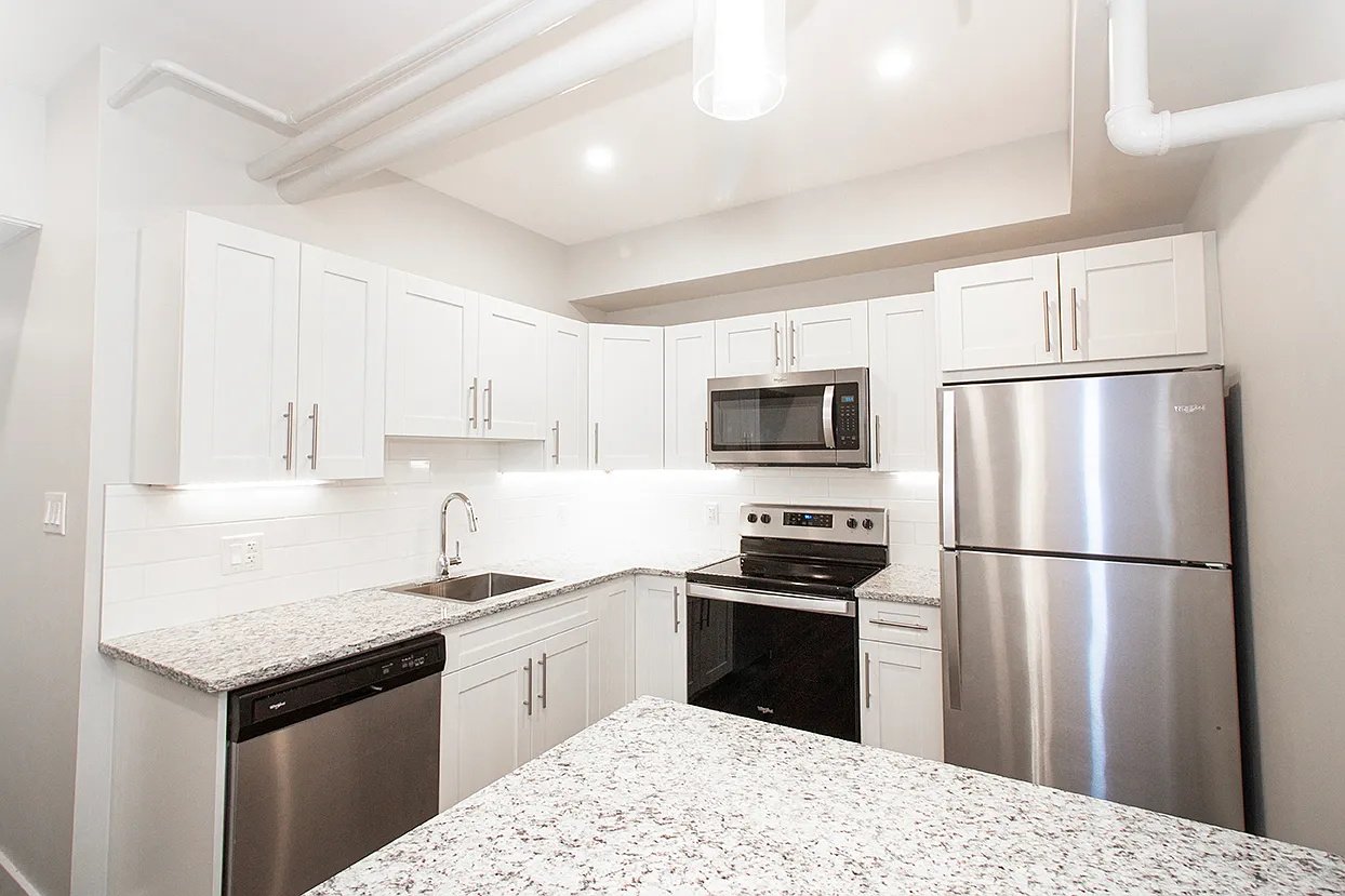 834 Grosvenor Avenue — Photo 3