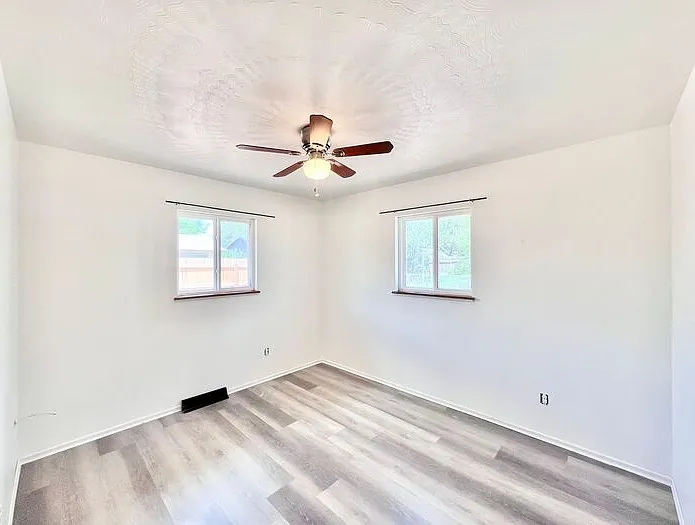 2428 Clearview Ave — Photo 11