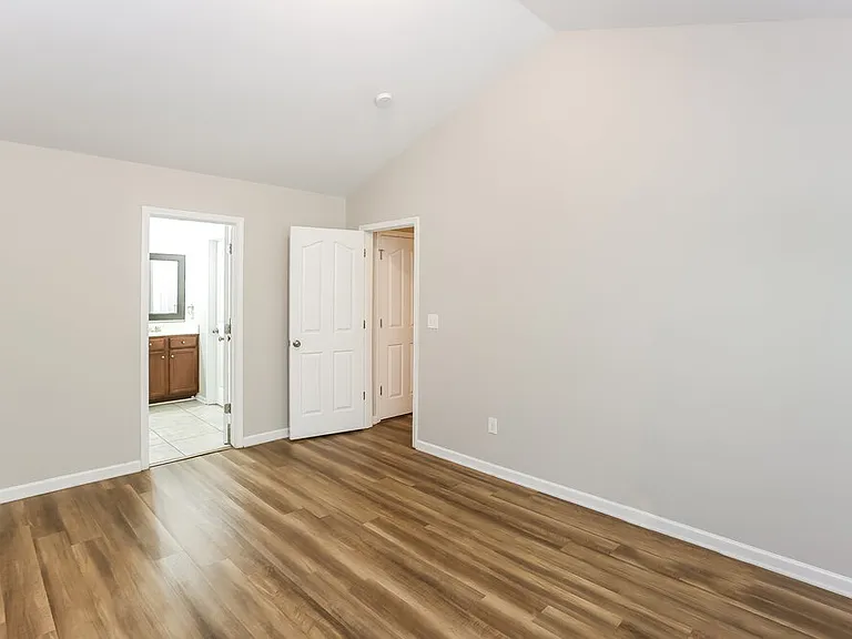 3832 Glory St — Photo 9