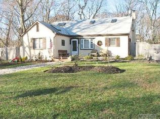 11 Alma Ave, Lake Grove, NY 11755