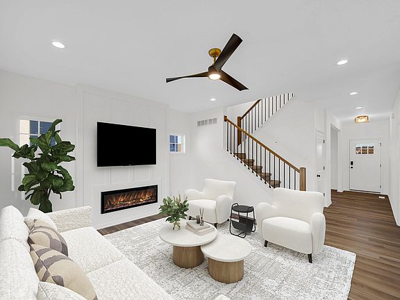 2nd image of 2206 Redwood Ln