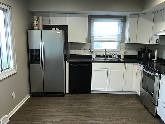 3rd image of 1364 Cardwell Sq S