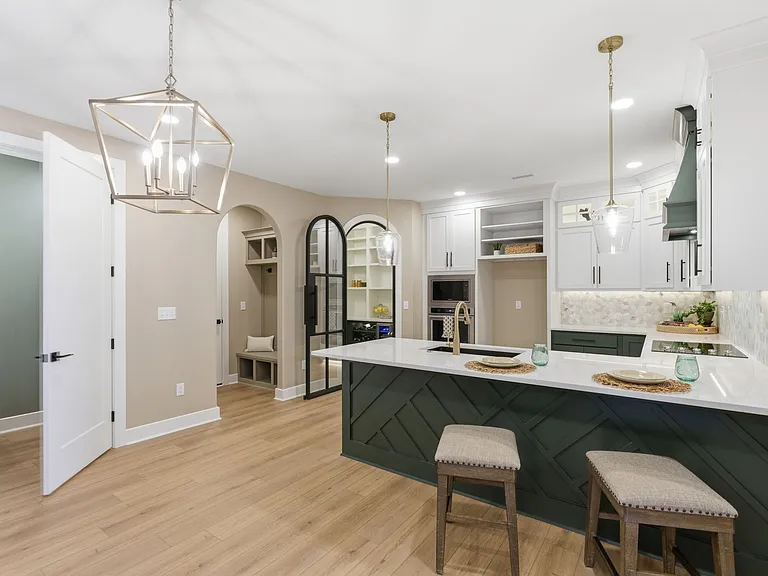 2134 E Beaumont St — Photo 11
