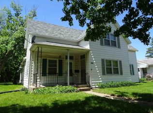 303 S Main St, Knox, IN