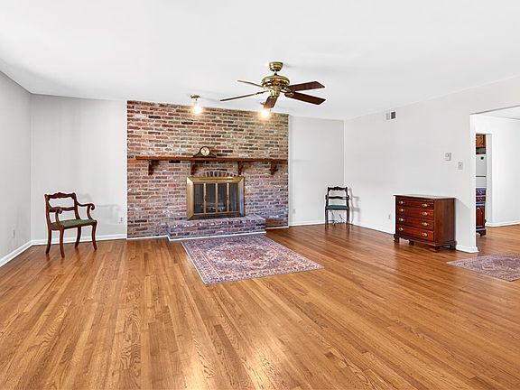 4th image of 170 Crawford Ln