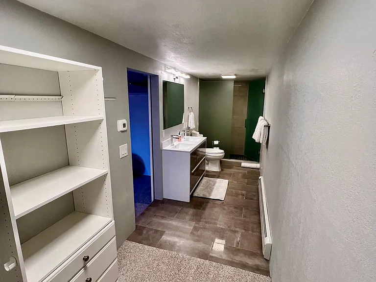 Double room bath/closet