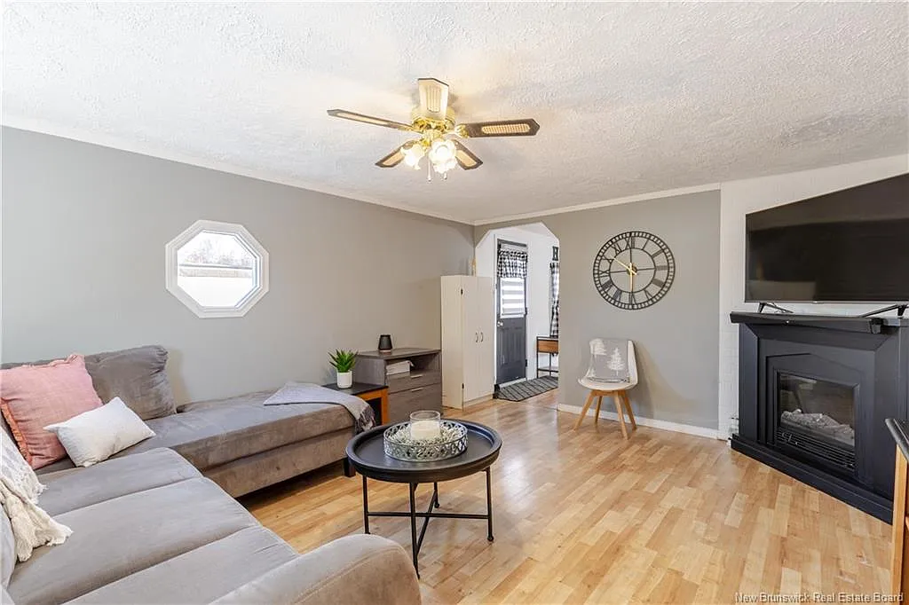 2 bed, 1.0 bath, 896 sqft, $89,000 — Photo 2