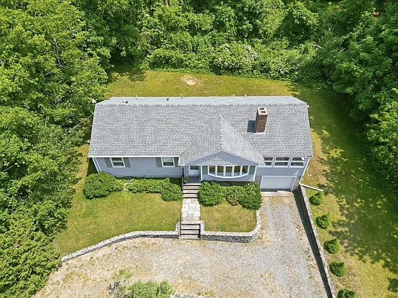 4th image of 31 Clearwater Dr