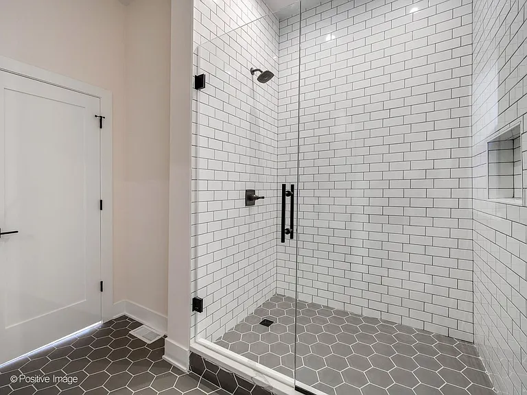 846 N Ashland Ave — Photo 15