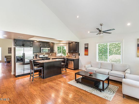 5th image of 392 Sprucewood Ave