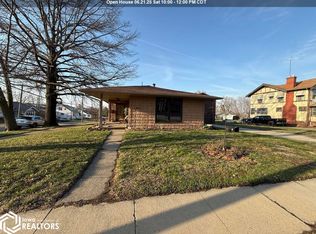 403 E Maple St, Centerville, IA 52544