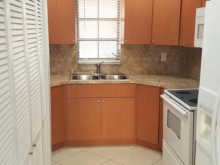 1501 SW 122nd Ave — Photo 6