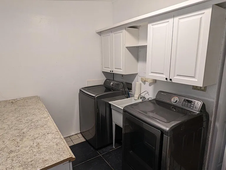 3190 Howard Ave — Photo 18