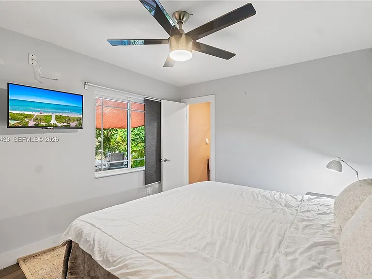 2447 Wilson St — Photo 13
