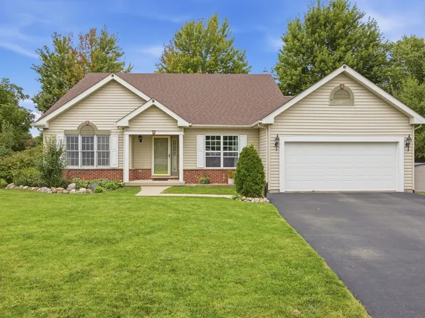 1266 Amber Ct, Woodstock, IL 60098