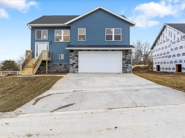 1419 Redwood Dr, Muscatine, IA 52761