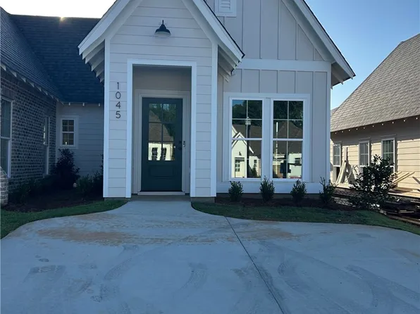1045 Hunters Way, Opelika, AL 36801