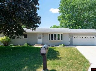 409 Commodore Dr, Mankato, MN 56001
