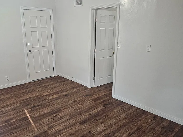 2035 W 102nd St — Photo 6