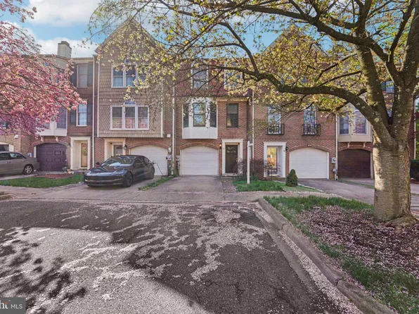 56 Victoria Sq, Frederick, MD 21702