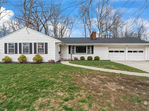 296 Moreland Dr, Canfield, OH 44406