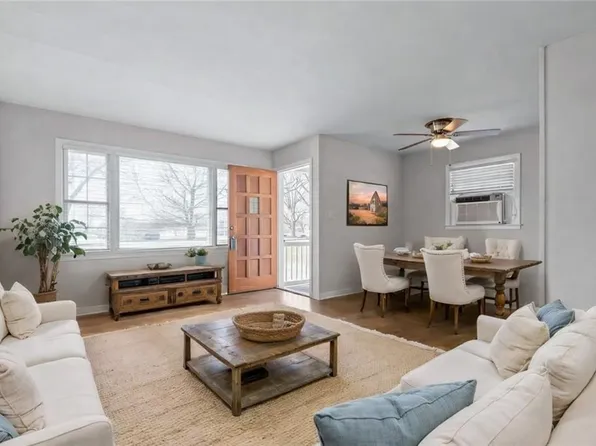 2005 S Hedges Ave, Independence, MO 64052