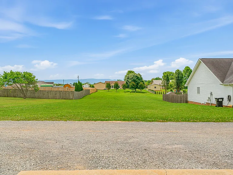 927 Mossy Grove Ln — Photo 17
