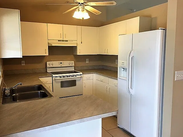 3 bed, 2.0 bath, 1107 sqft, $1,700 — Photo 2