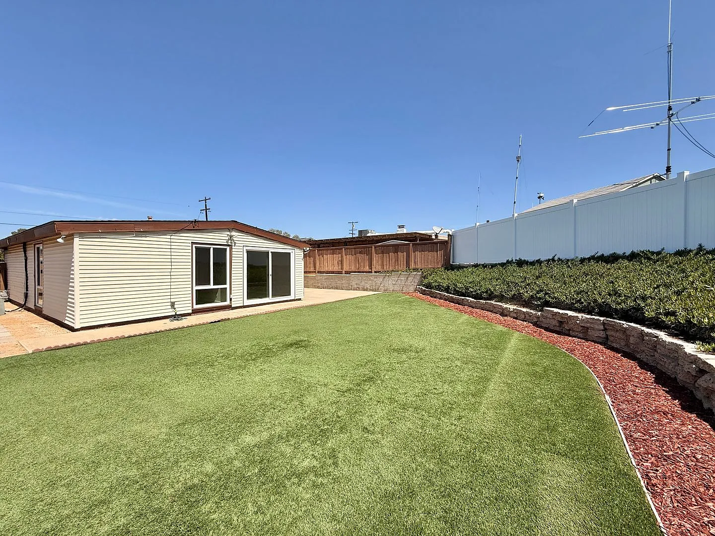 Three bedroom, two bathroom home with BONUS room! — Photo 2