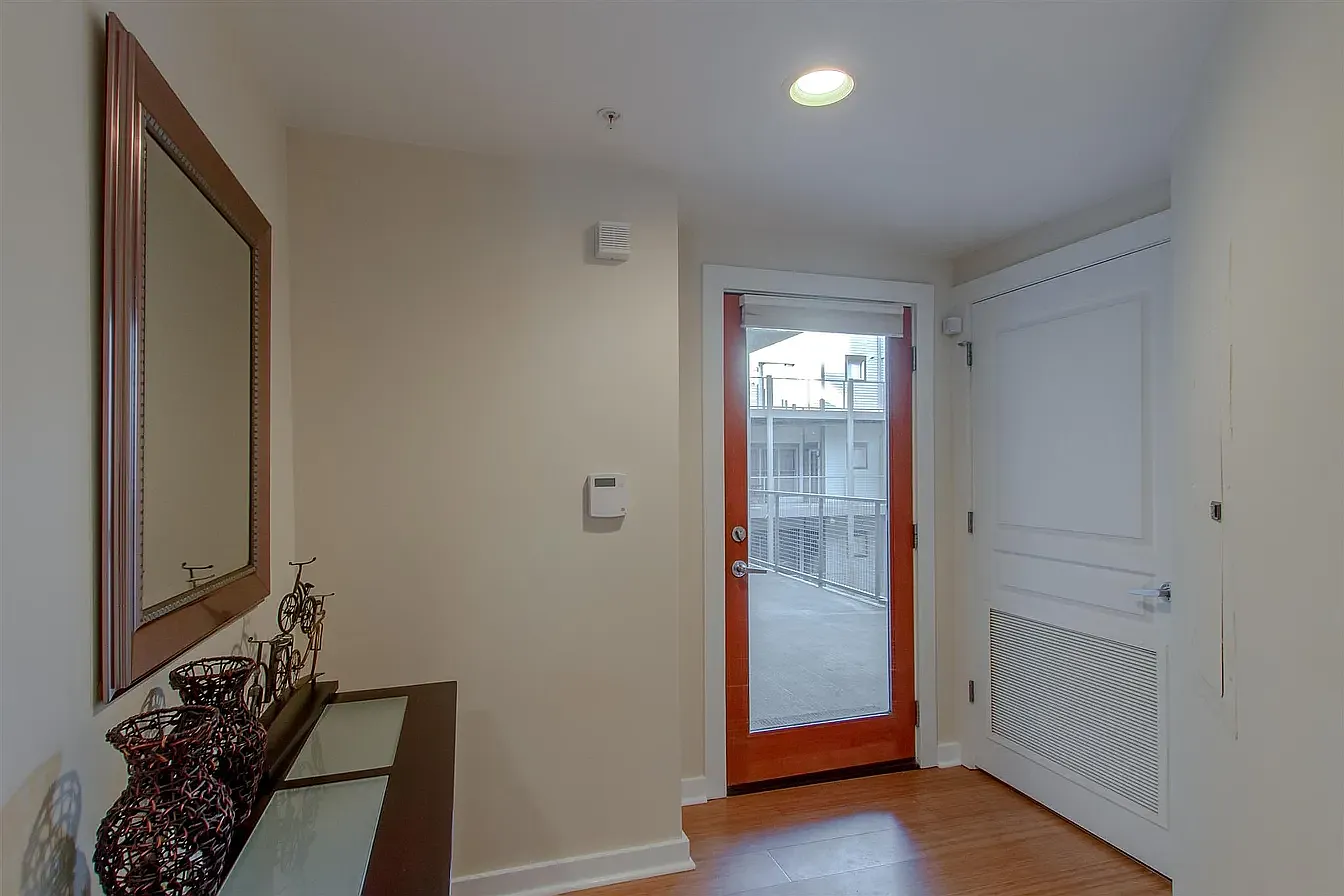2 bed, 1283 sqft, $2,550 — Photo 4