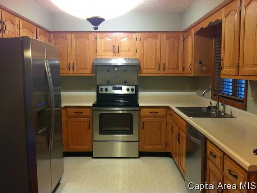 Building Photo - 4044 Oak Ln