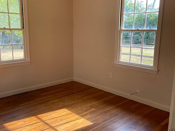 4th image of 2516 Powell Dr