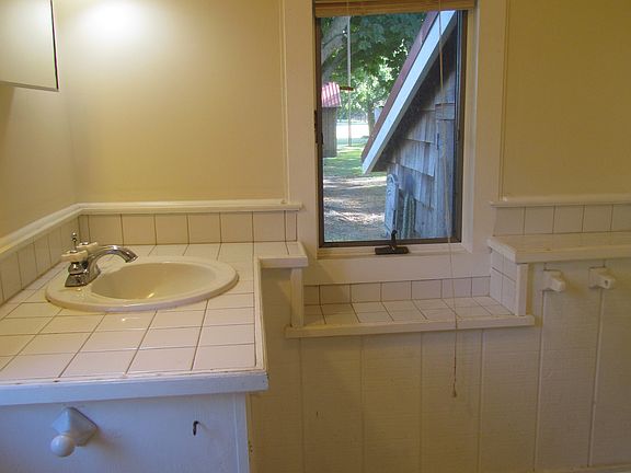 1st Floor Bath