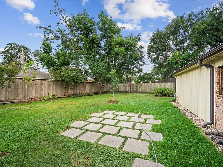 1810 Droxford Dr — Photo 20