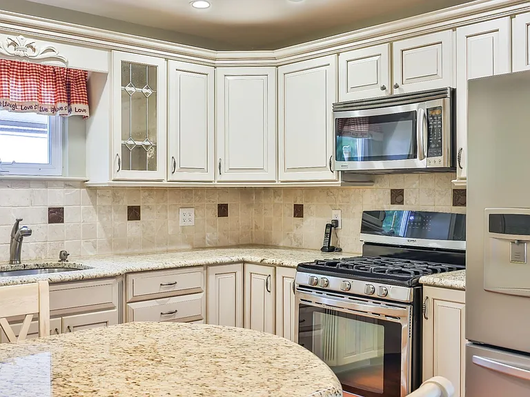 9898 Wistaria St — Photo 11