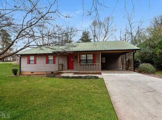 5823 Meadow View Ln, Flowery Branch, GA 30542